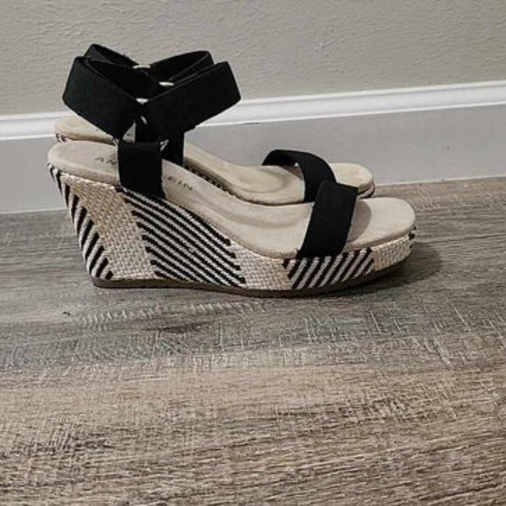 Anne Klein black and cream wedge sandals, like new, so cute sz 7.5